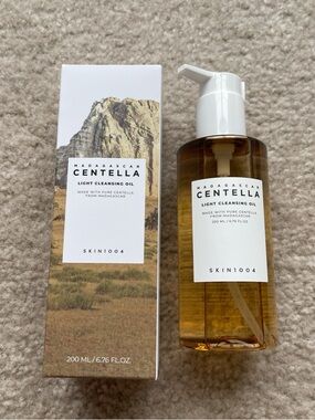 Skin1004 Madagascar Centella Light Cleansing Oil - Amber